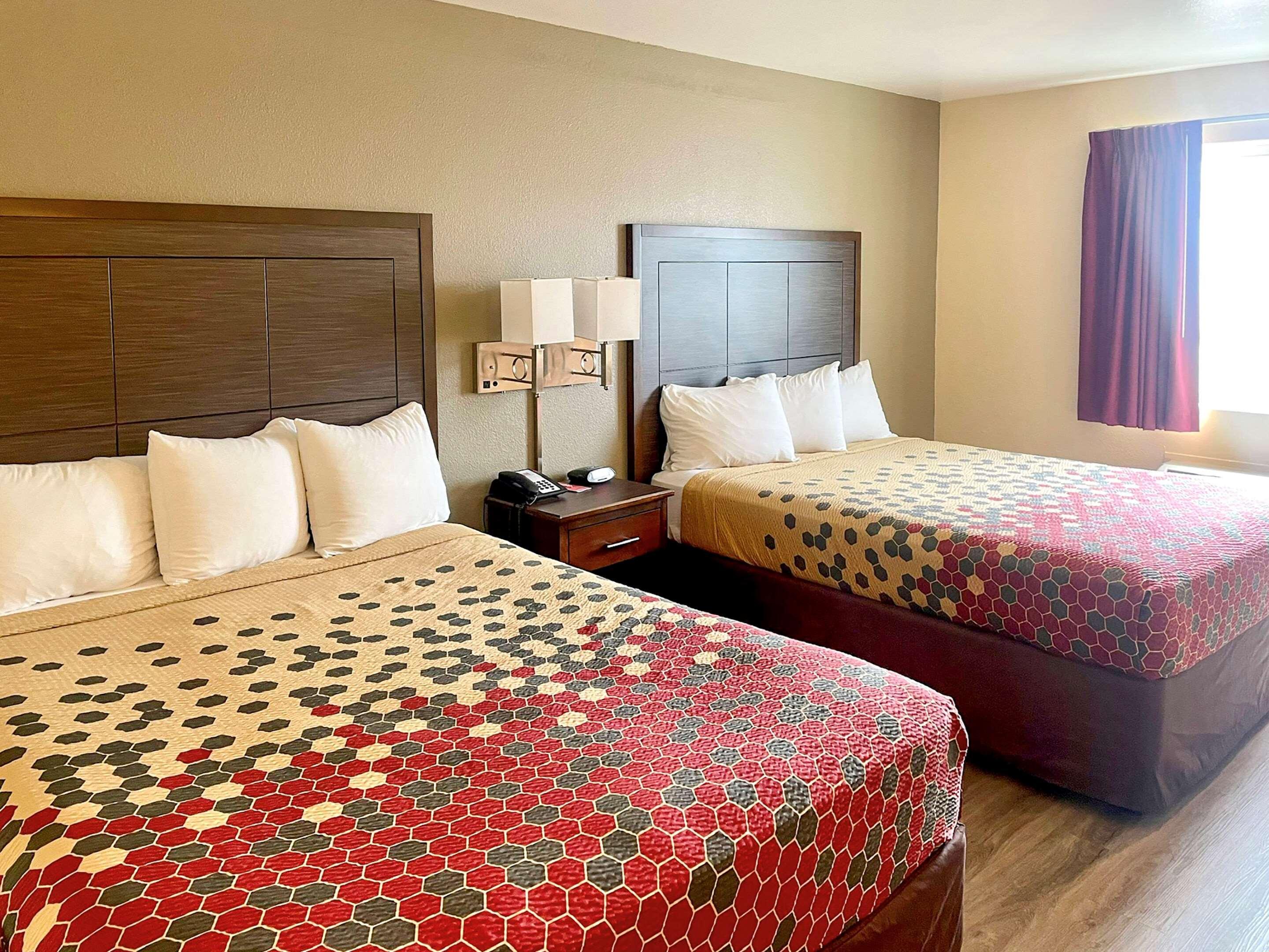 Econo Lodge Inn & Suites Corning Exterior photo