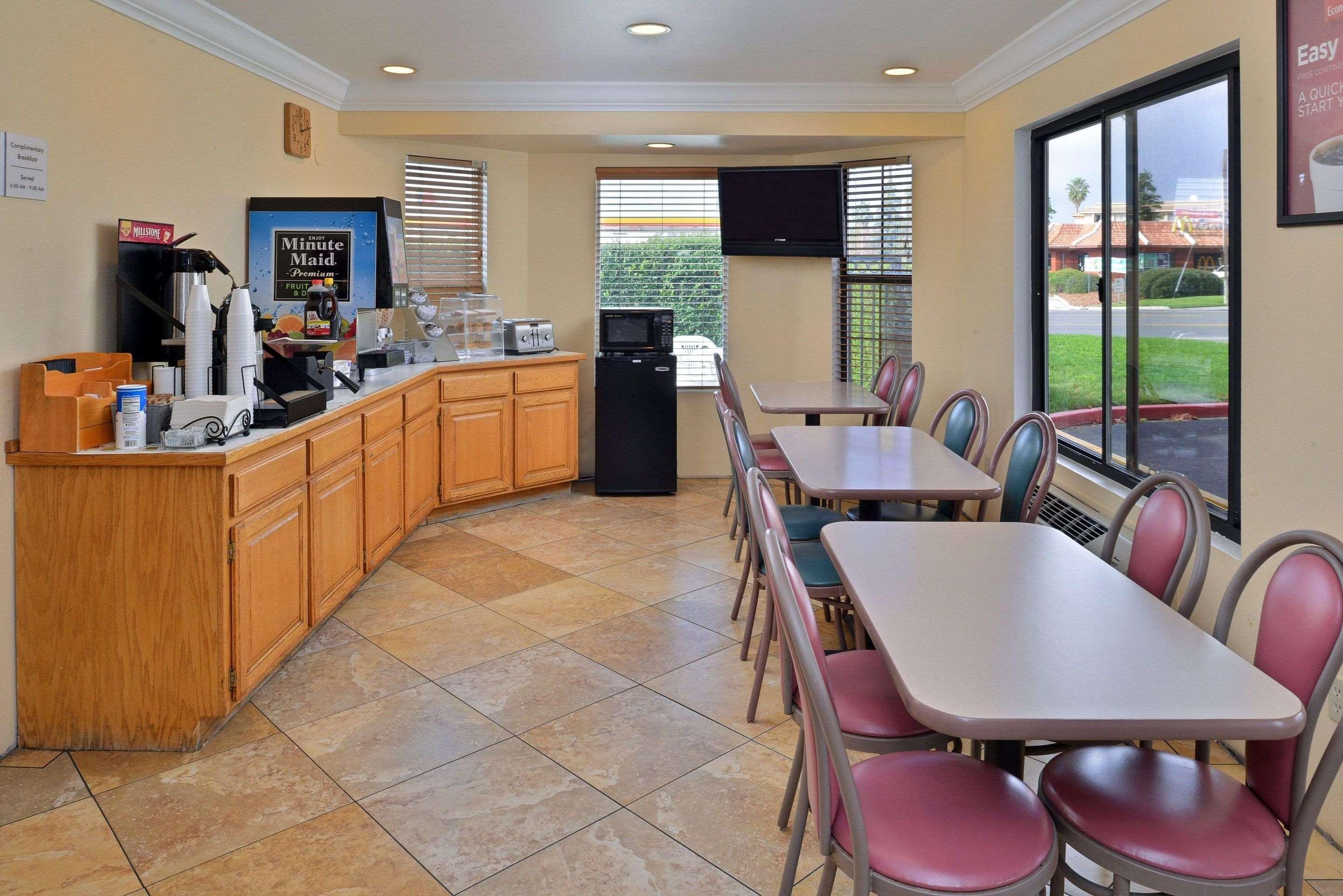 Econo Lodge Inn & Suites Corning Exterior photo