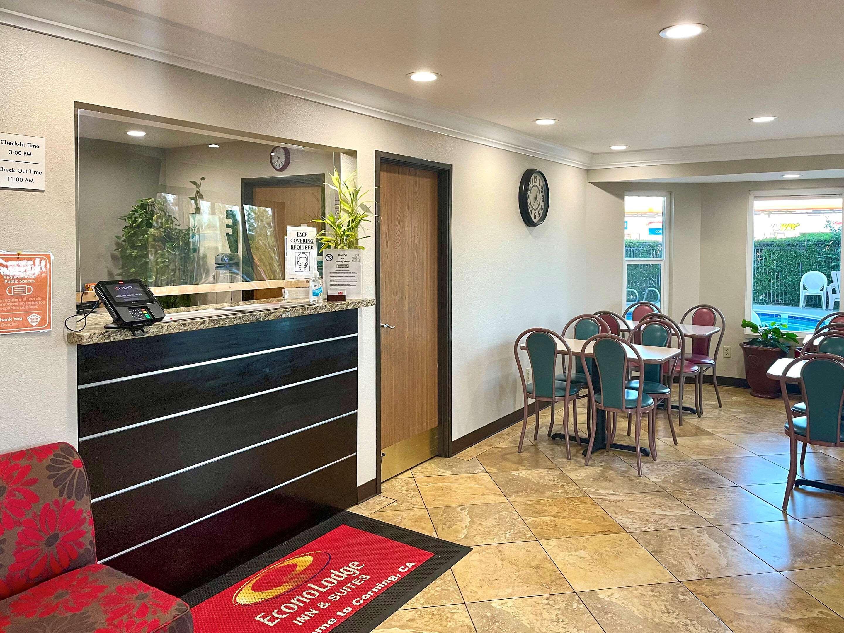 Econo Lodge Inn & Suites Corning Exterior photo